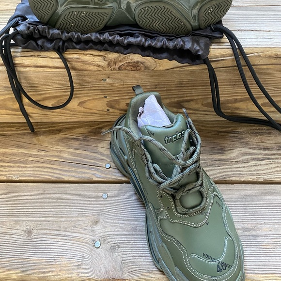 Balenciaga Triple S Sneakers in olive green - Picture 5 of 5
